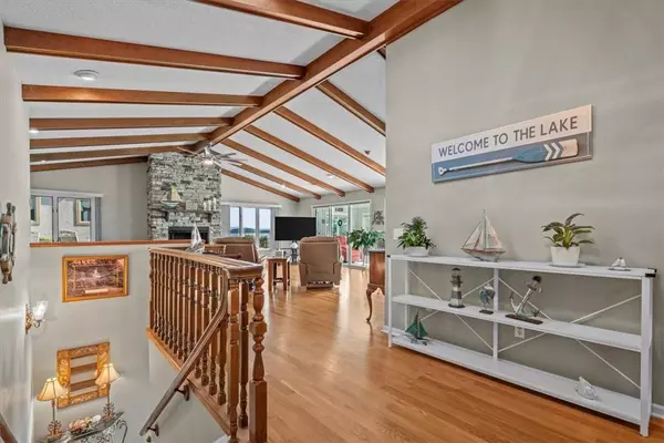 1710 Keowee Lakeshore DR, Seneca, SC 29672