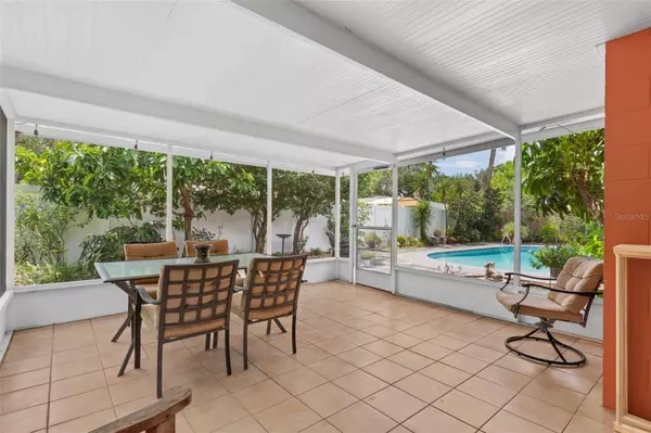 8008 FOUNTAIN AVE, Tampa, FL 33615