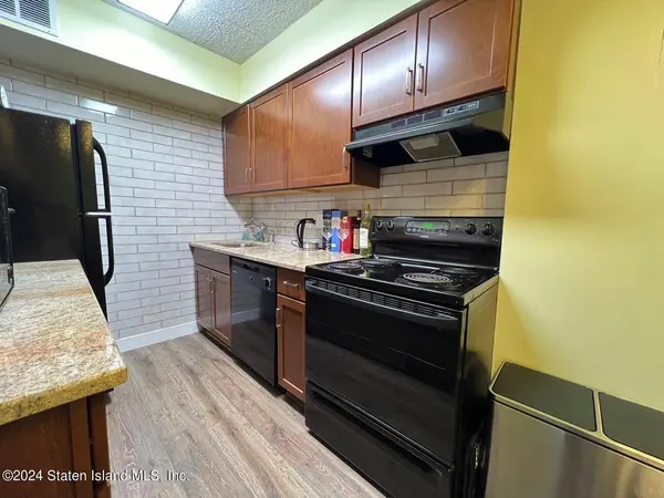 490 Clove RD #1e, Staten Island, NY 10310