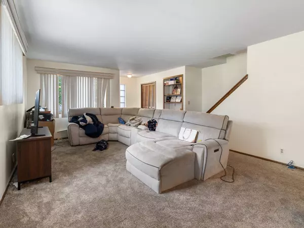 11050 W Maple Ln Unit 11052, Milwaukee, WI 53225