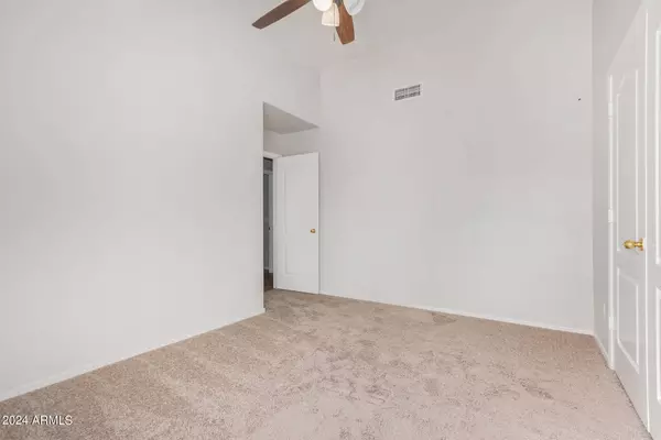 2342 E SMOKE TREE Road, Gilbert, AZ 85296