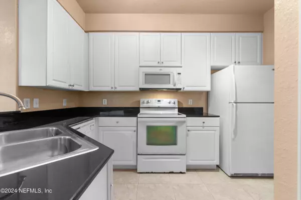 8539 GATE Pkwy W #1421, Jacksonville, FL 32216