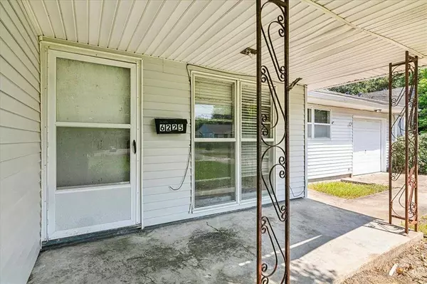 6225 Monroe ST, Groves, TX 77619