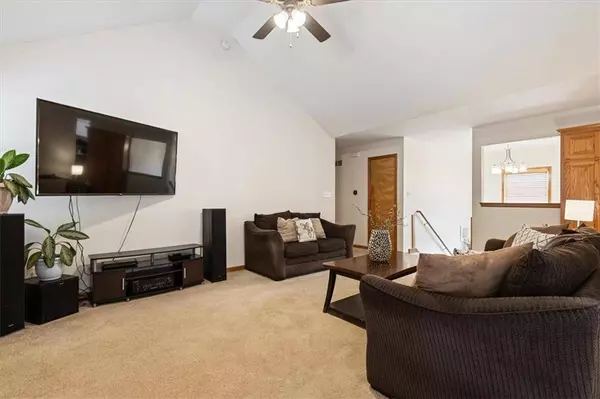 920 Jasara CIR, Baldwin City, KS 66006