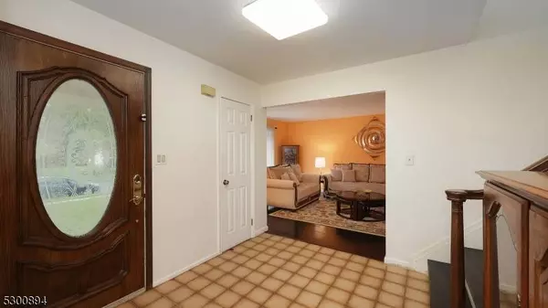 4 Lorien Pl, Hillsborough Twp., NJ 08844