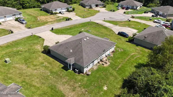 8 Ivy Cove #A&B, Mchenry, MS 39561