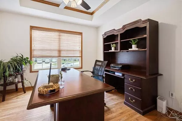 920 Jasara CIR, Baldwin City, KS 66006