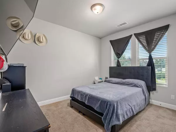 6232 E Emma Drive, Fresno, CA 93727