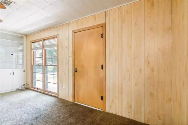 6225 Monroe ST, Groves, TX 77619