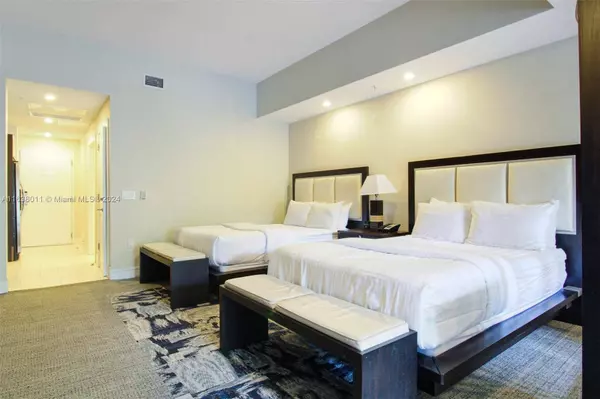 5300 NW 87th Ave #915, Doral, FL 33178