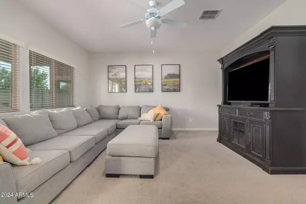 921 W WHISTLING THORN Avenue, San Tan Valley, AZ 85140