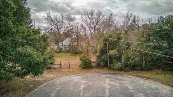 5609 Monument Ct, Gulf Breeze, FL 32563