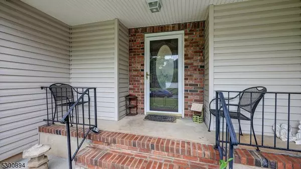 4 Lorien Pl, Hillsborough Twp., NJ 08844