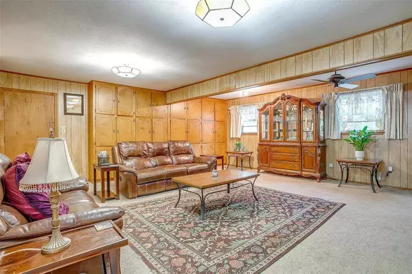 360 W Southern Avenue, Saginaw, TX 76179