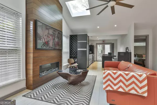 1634 Tallulah St, Atlanta, GA 30318