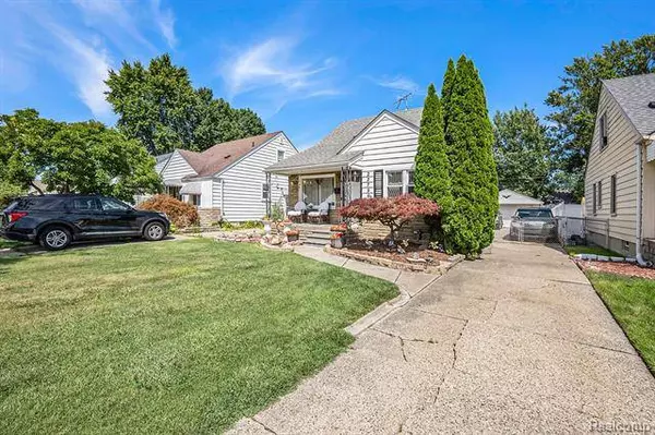 22796 ROXANA Avenue, Eastpointe, MI 48021