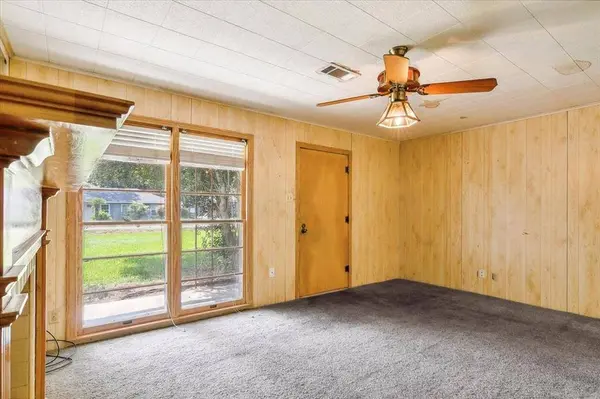 6225 Monroe ST, Groves, TX 77619