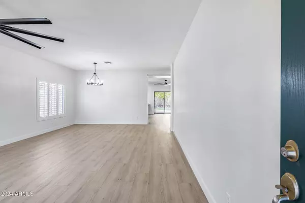 14108 W LISBON Lane, Surprise, AZ 85379