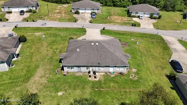 8 Ivy Cove #A&B, Mchenry, MS 39561