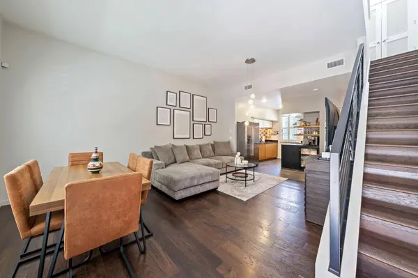 1321 E Sutter WALK, Sacramento, CA 95816