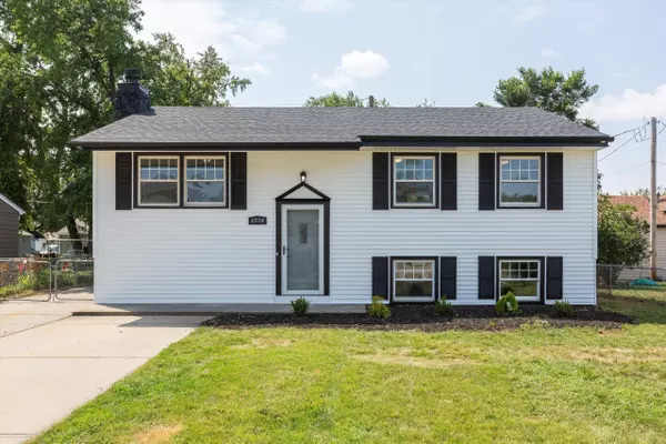 4004 BEL AIR DR, Council Bluffs, IA 51501