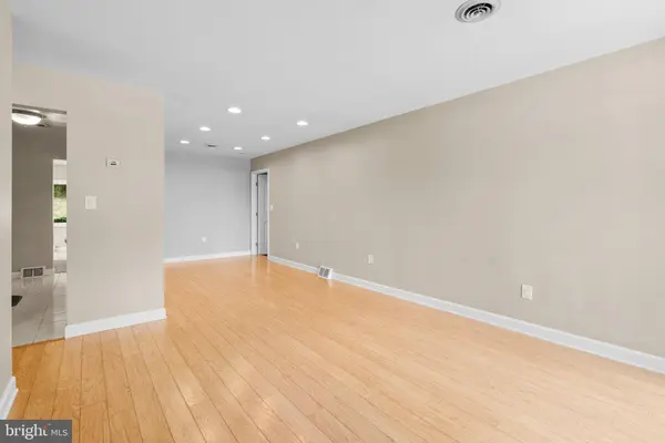 13600 PARKLAND DR, Rockville, MD 20853