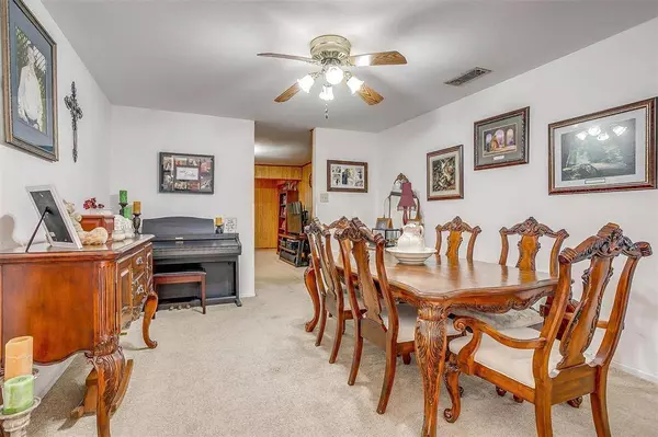 360 W Southern Avenue, Saginaw, TX 76179