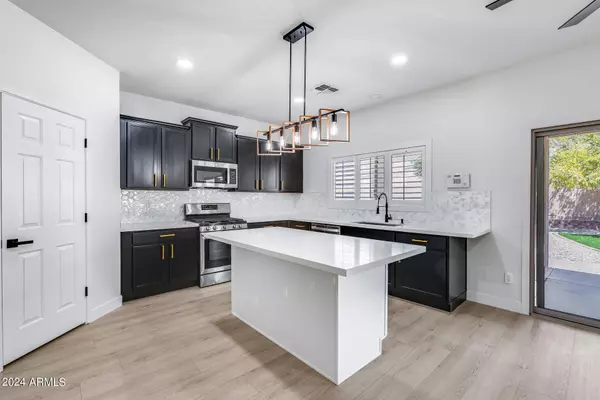 14108 W LISBON Lane, Surprise, AZ 85379