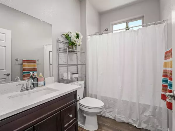 6232 E Emma Drive, Fresno, CA 93727