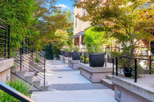 1321 E Sutter WALK, Sacramento, CA 95816