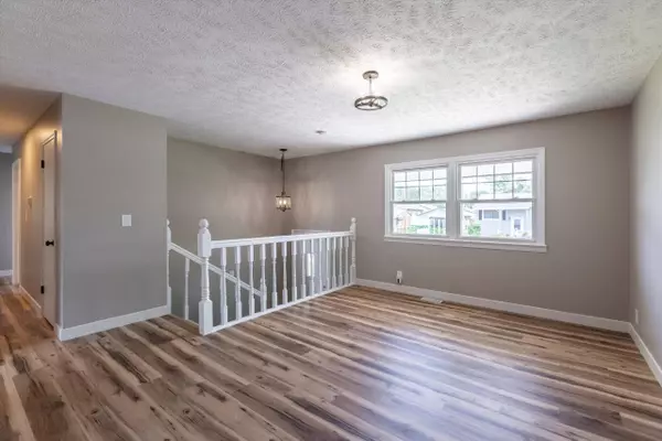 4004 BEL AIR DR, Council Bluffs, IA 51501