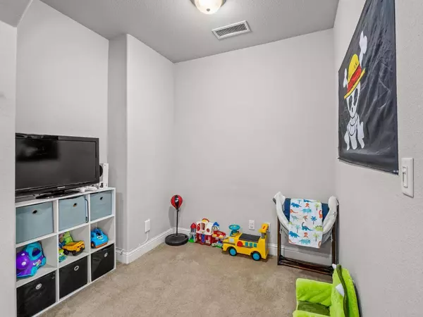 6232 E Emma Drive, Fresno, CA 93727