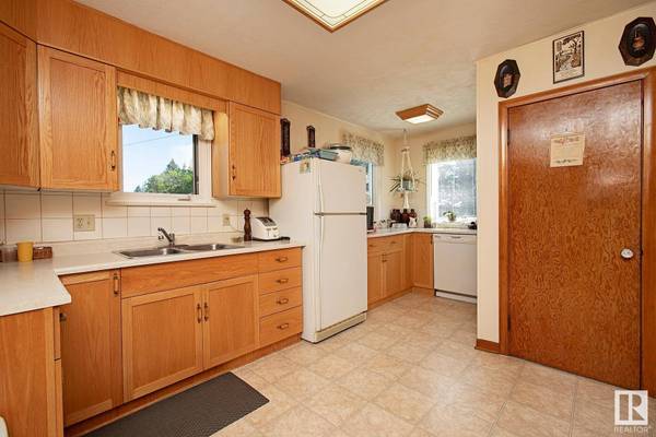 1, 24430 TWP RD 552, Rural Sturgeon County, AB T8T 1P7