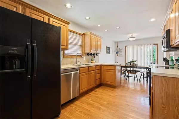 920 Jasara CIR, Baldwin City, KS 66006