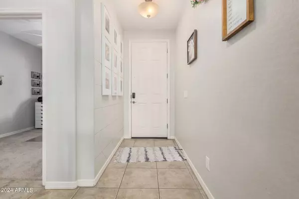 921 W WHISTLING THORN Avenue, San Tan Valley, AZ 85140