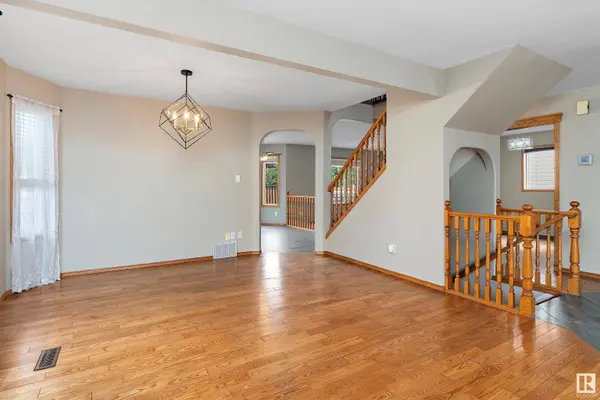 17055 114 ST NW, Edmonton, AB T5X 5X7