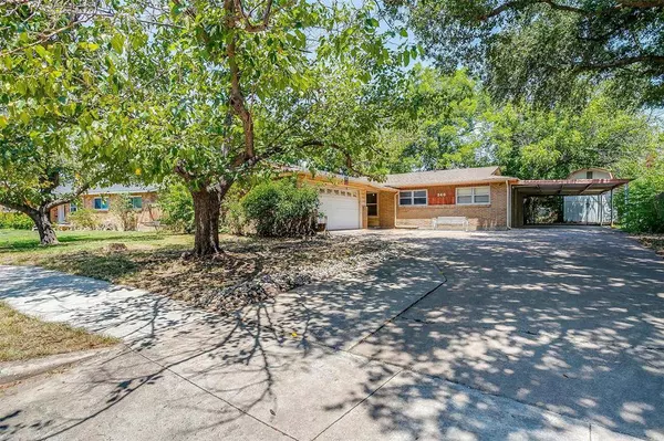 360 W Southern Avenue, Saginaw, TX 76179