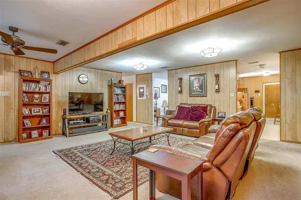 360 W Southern Avenue, Saginaw, TX 76179