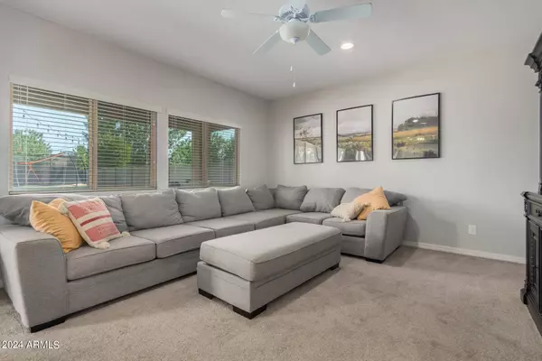 921 W WHISTLING THORN Avenue, San Tan Valley, AZ 85140