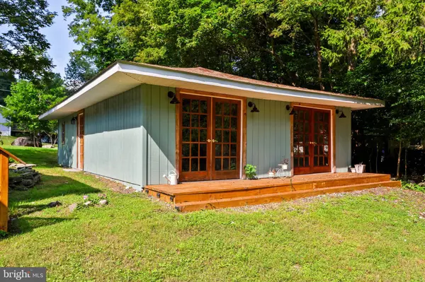 106 MORRIS RD, East Stroudsburg, PA 18302