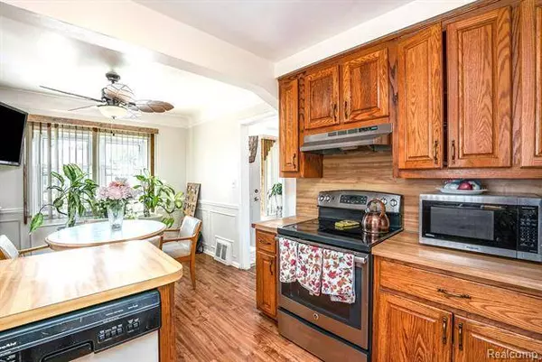 22796 ROXANA Avenue, Eastpointe, MI 48021