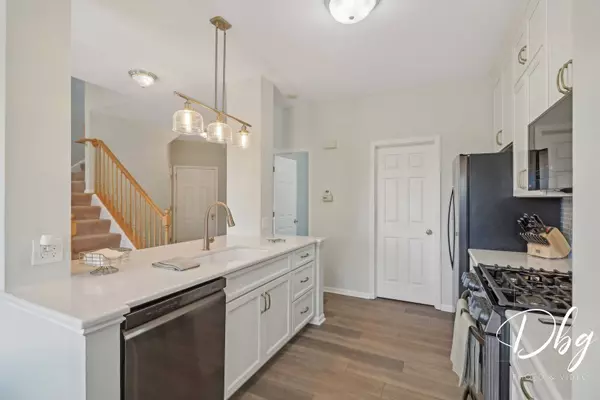 572 N Fox TRL, Round Lake, IL 60073