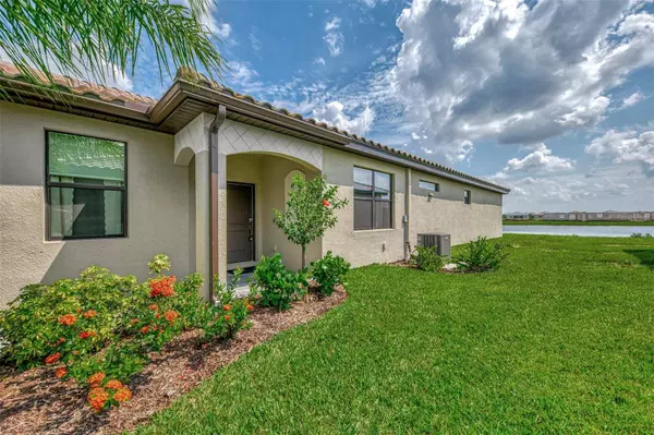 5425 MYSTIC WATER CV, Lakewood Ranch, FL 34211
