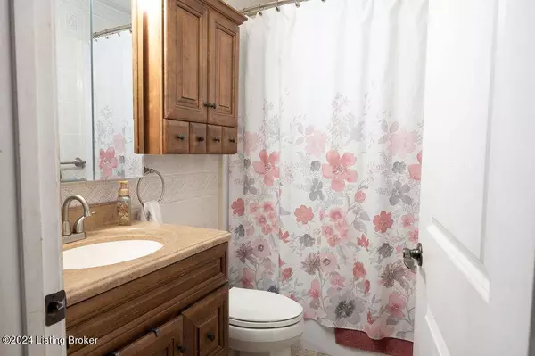 6321 Bardstown Road Rd, Elizabethtown, KY 42701