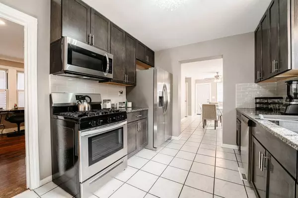 11135 S Parnell AVE, Chicago, IL 60628