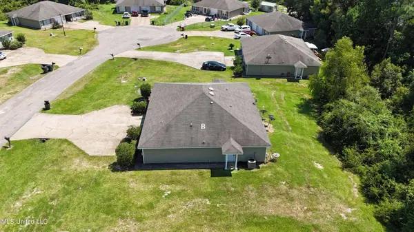 8 Ivy Cove #A&B, Mchenry, MS 39561