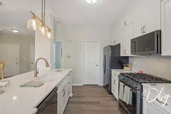 572 N Fox TRL, Round Lake, IL 60073