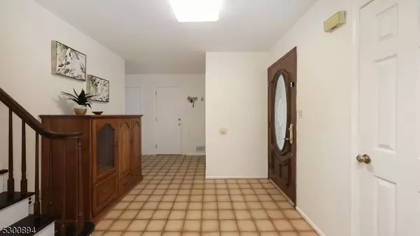 4 Lorien Pl, Hillsborough Twp., NJ 08844