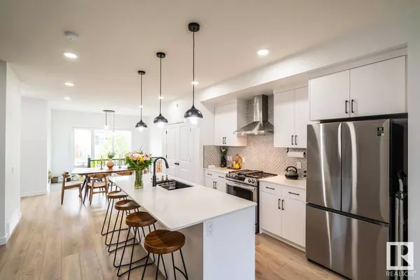 2939 COUGHLAN GR SW, Edmonton, AB T6W 3X6