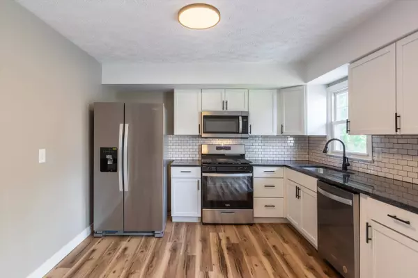 4004 BEL AIR DR, Council Bluffs, IA 51501